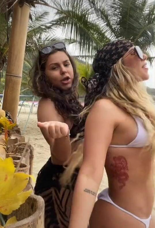 5. Hottie Chantall Pizzino Shows Cleavage in Bikini at the Beach