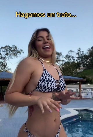 Beautiful Chantall Pizzino Shows Cleavage in Sexy Bikini at the Pool