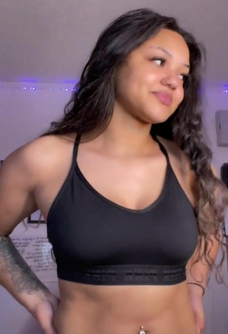 3. Sexy Dellecia Ann Marie Ethier Shows Cleavage in Black Crop Top