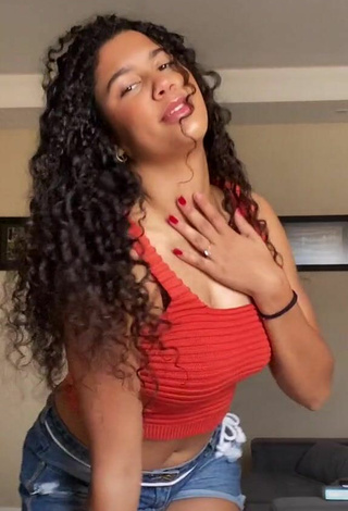 1. Sexy desireealmeida_ Shows Cleavage in Red Crop Top