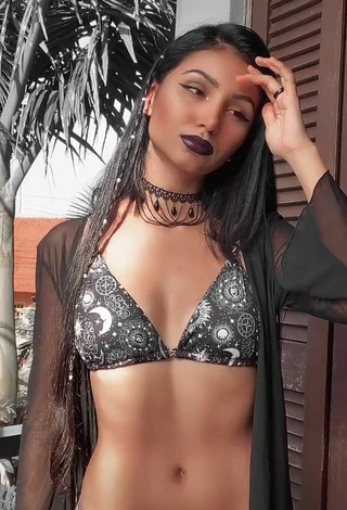 Sexy Erica Vasconcelos Borges Shows Cleavage in Bikini