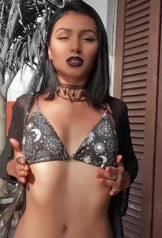 3. Sexy Erica Vasconcelos Borges Shows Cleavage in Bikini