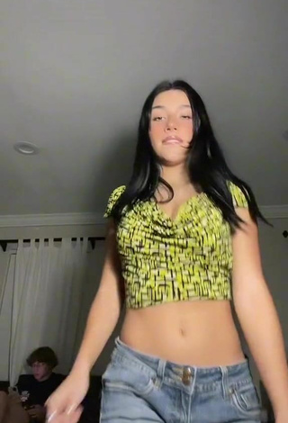 Hot Ferchu Gimenez Shows Cleavage in Crop Top while doing Belly Dance