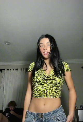 2. Hot Ferchu Gimenez Shows Cleavage in Crop Top while doing Belly Dance