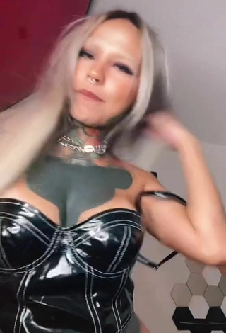 3. Sexy fishball Shows Cleavage in Black Crop Top