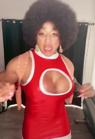 5. Hot Monique Jones Shows Cleavage in Dress