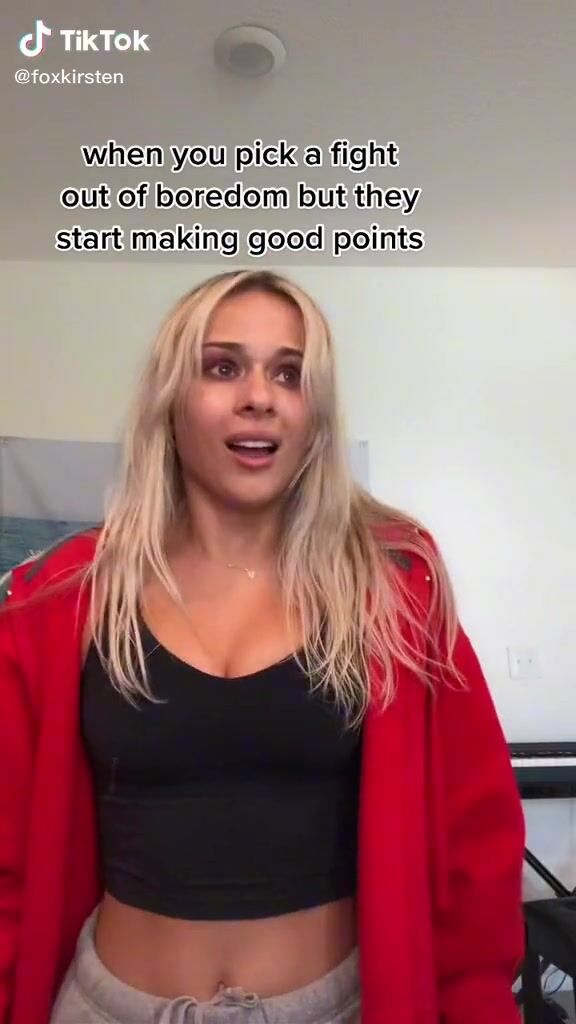 Hot FoxKirsten Shows Cleavage in Black Crop Top | sexyfilter.com
