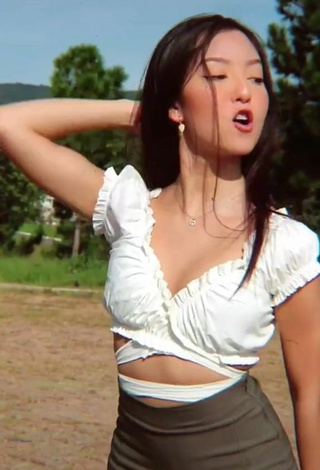 2. Sexy Gabriela Mayumi Shows Cleavage in White Crop Top