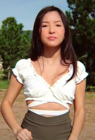 5. Sexy Gabriela Mayumi Shows Cleavage in White Crop Top