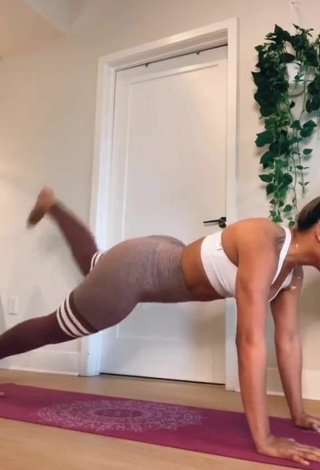 6. Erotic Gabriela Bandy in Leggings while doing Fitness Exercises