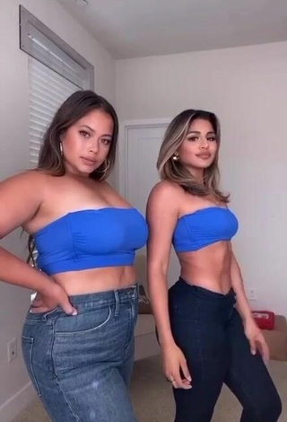 4. Sexy Gabriela Bandy Shows Cleavage in Blue Tube Top