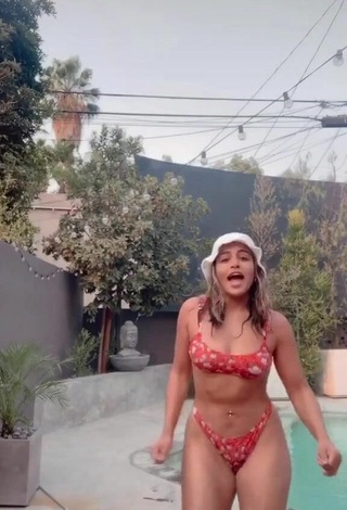 Seductive Gabriela Bandy Shows Cleavage in Floral Bikini at the Pool