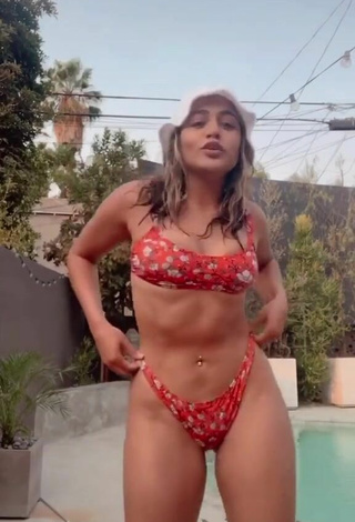2. Seductive Gabriela Bandy Shows Cleavage in Floral Bikini at the Pool