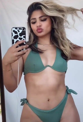 3. Erotic Gabriela Bandy Shows Cleavage in Green Bikini