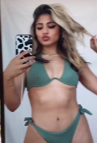 4. Erotic Gabriela Bandy Shows Cleavage in Green Bikini