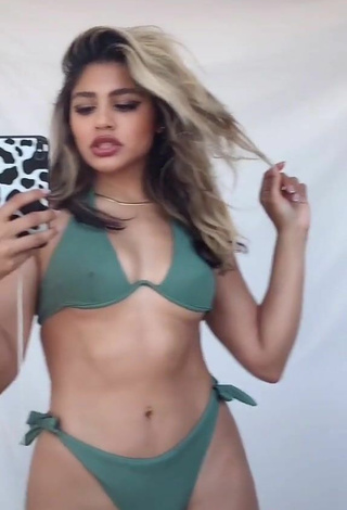 5. Erotic Gabriela Bandy Shows Cleavage in Green Bikini