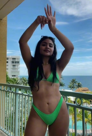 2. Sexy Gabriela Bandy Shows Cleavage in Green Bikini