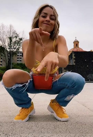 Beautiful Gabriela Ramírez Shows Cleavage in Sexy Yellow Crop Top