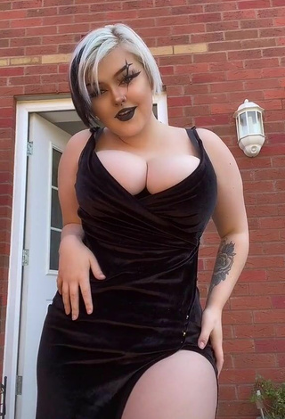 4. Hot Hollymarie Shows Cleavage in Black Dress