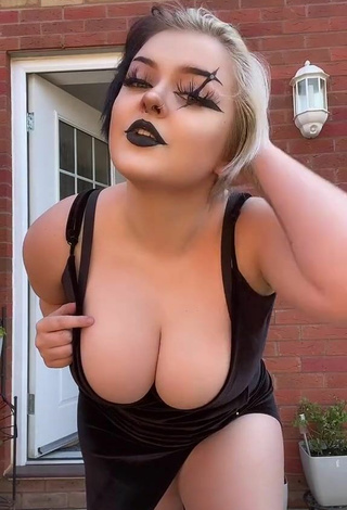 2. Sexy Hollymarie Shows Cleavage in Black Dress