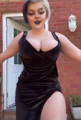 5. Sexy Hollymarie Shows Cleavage in Black Dress