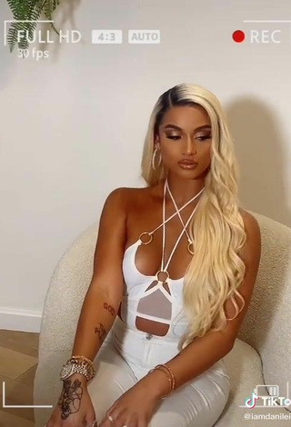 5. Sexy DaniLeigh Shows Cleavage