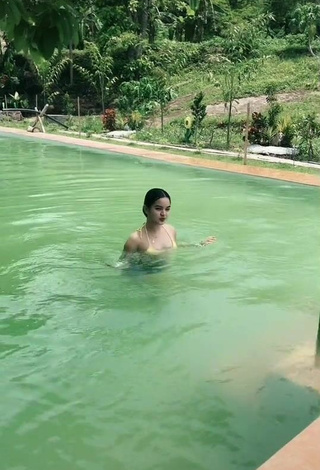 1. Hot irishgaailtorio Shows Cleavage in Yellow Bikini Top at the Pool