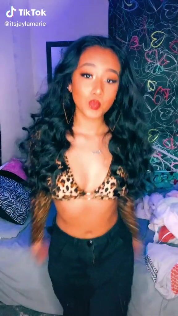 Cute Jayla Marie Shows Cleavage in Leopard Crop Top | sexyfilter.com
