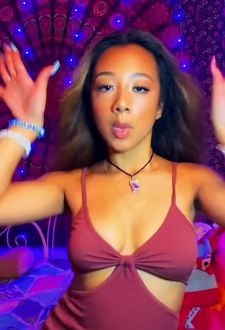 2. Sexy Jayla Marie Shows Cleavage in Purple Dress