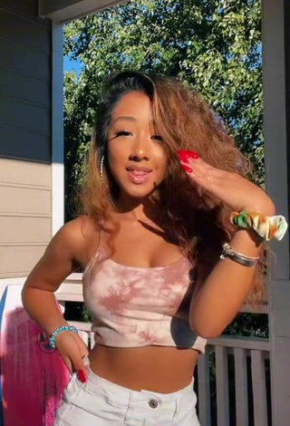 3. Hot Jayla Marie Shows Cleavage in Crop Top and Bouncing Boobs