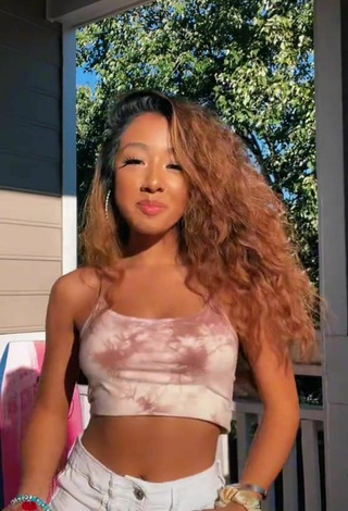 4. Hot Jayla Marie Shows Cleavage in Crop Top and Bouncing Boobs