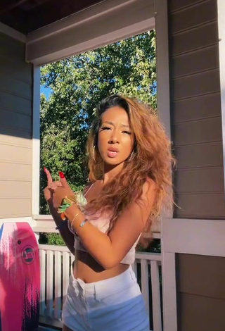Sexy Jayla Marie Shows Cleavage in Crop Top