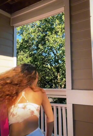 5. Sexy Jayla Marie Shows Cleavage in Crop Top
