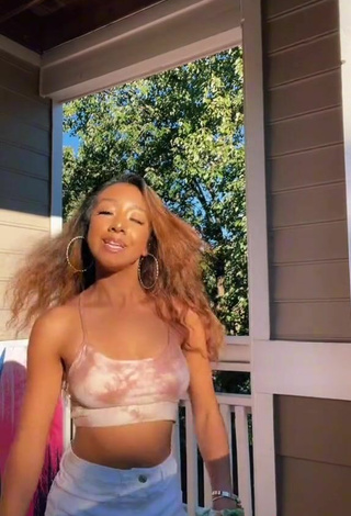6. Sexy Jayla Marie Shows Cleavage in Crop Top