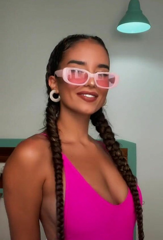 3. Sexy Laia Fidalgo Vega Shows Cleavage in Pink Swimsuit