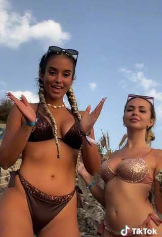 3. Hot Laia Fidalgo Vega Shows Cleavage in Bikini