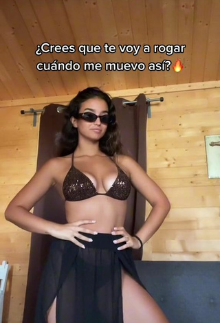 3. Sexy Laia Fidalgo Vega Shows Cleavage in Bikini Top