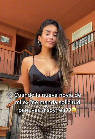 5. Sexy Laia Fidalgo Vega Shows Cleavage in Black Crop Top