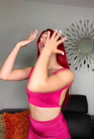 Erotic Jennifer Garcia Shows Cleavage in Pink Crop Top