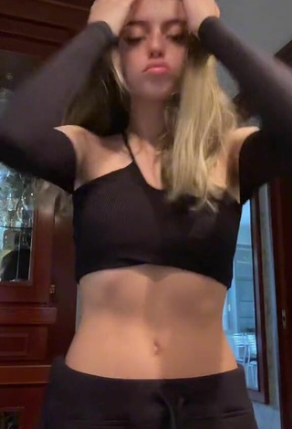 2. Sexy Julia Turati Shows Nipples