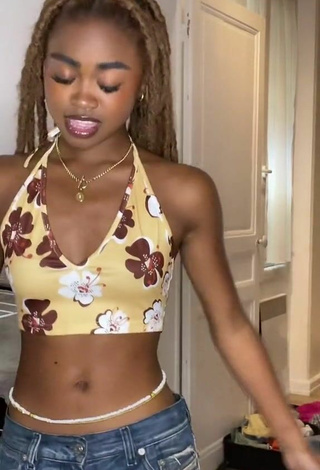 6. Sexy Kaymbl Shows Cleavage in Floral Crop Top