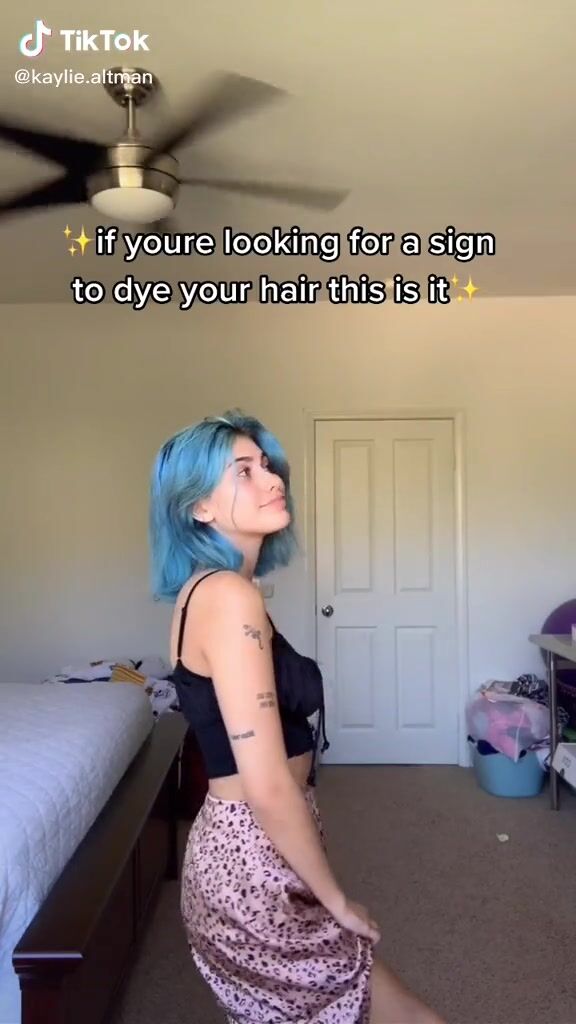 Sweetie Kaylie Altman Shows Cleavage sexyfilter