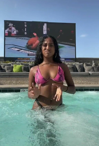 3. Sexy Kyla Imani Shows Cleavage in Bikini at the Swimming Pool