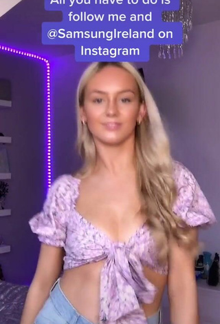 2. Sexy Lauren Whelan Shows Cleavage in Floral Crop Top and Bouncing Breasts