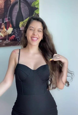 2. Sexy Lianet Jacinto Shows Cleavage in Black Dress