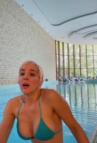 3. Sexy Lil Masti Shows Cleavage in Blue Bikini at the Pool
