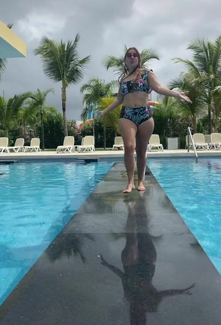 2. Sexy Hany Shows Cleavage in Bikini at the Swimming Pool