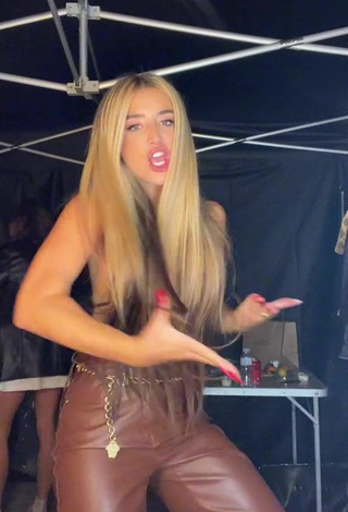 Sexy Lola Índigo Shows Cleavage in Brown Bikini Top