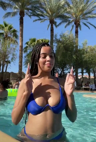 5. Seductive Lynn Bailey Shows Cleavage in Blue Bikini at the Pool