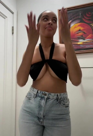 6. Seductive Lynn Bailey Shows Cleavage in Black Crop Top and Bouncing Boobs